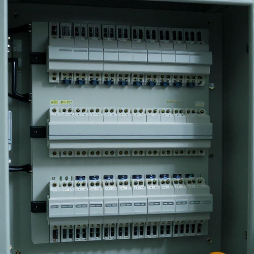Montagem de Painéis de Comando Elétrico: Passos Essenciais para Eficiência e Segurança na Instalação